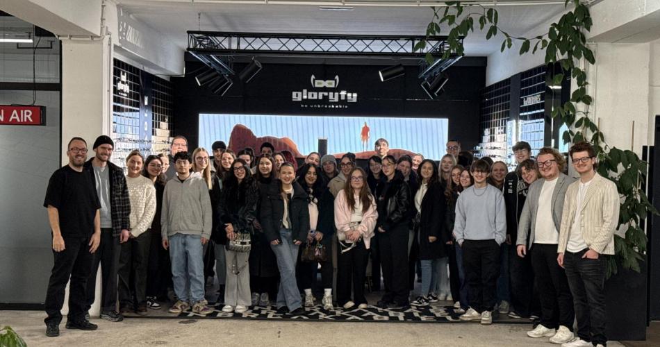 Gloryfy_Gruppenbild_Innen