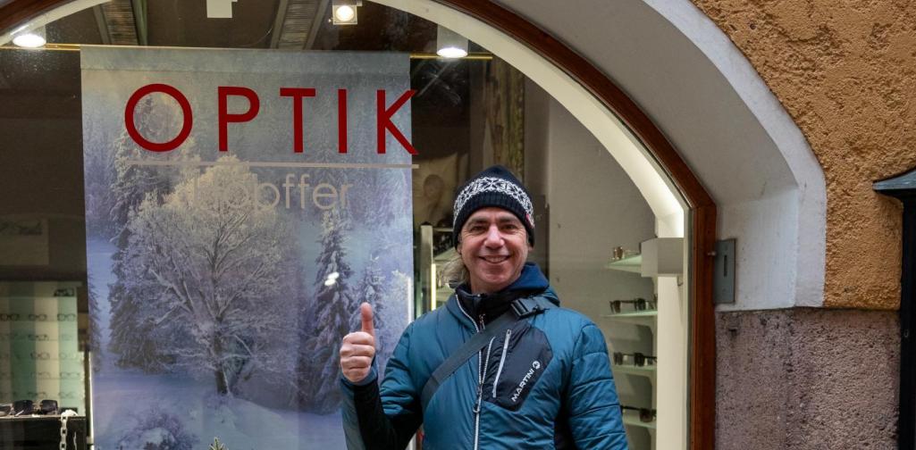 Herr Gradl vor Optik Hopffer Herr Gradl vor Optik Hopffer